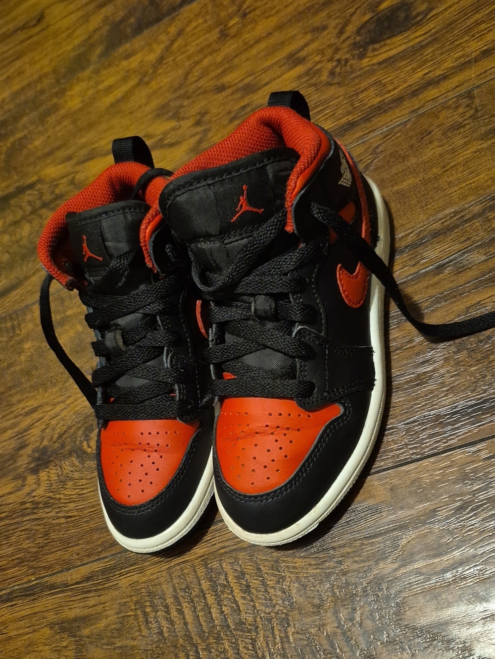 Nike  Retro 1 Jordan Kids' Black & Red High-Top Sneakers
